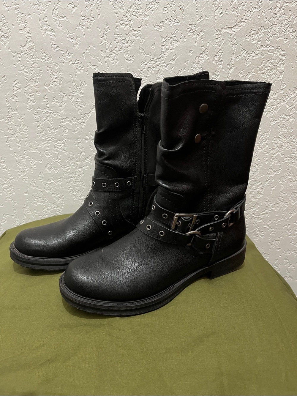 Zodiac “Faith” Black Vegan Leather Combat Boots 9.5